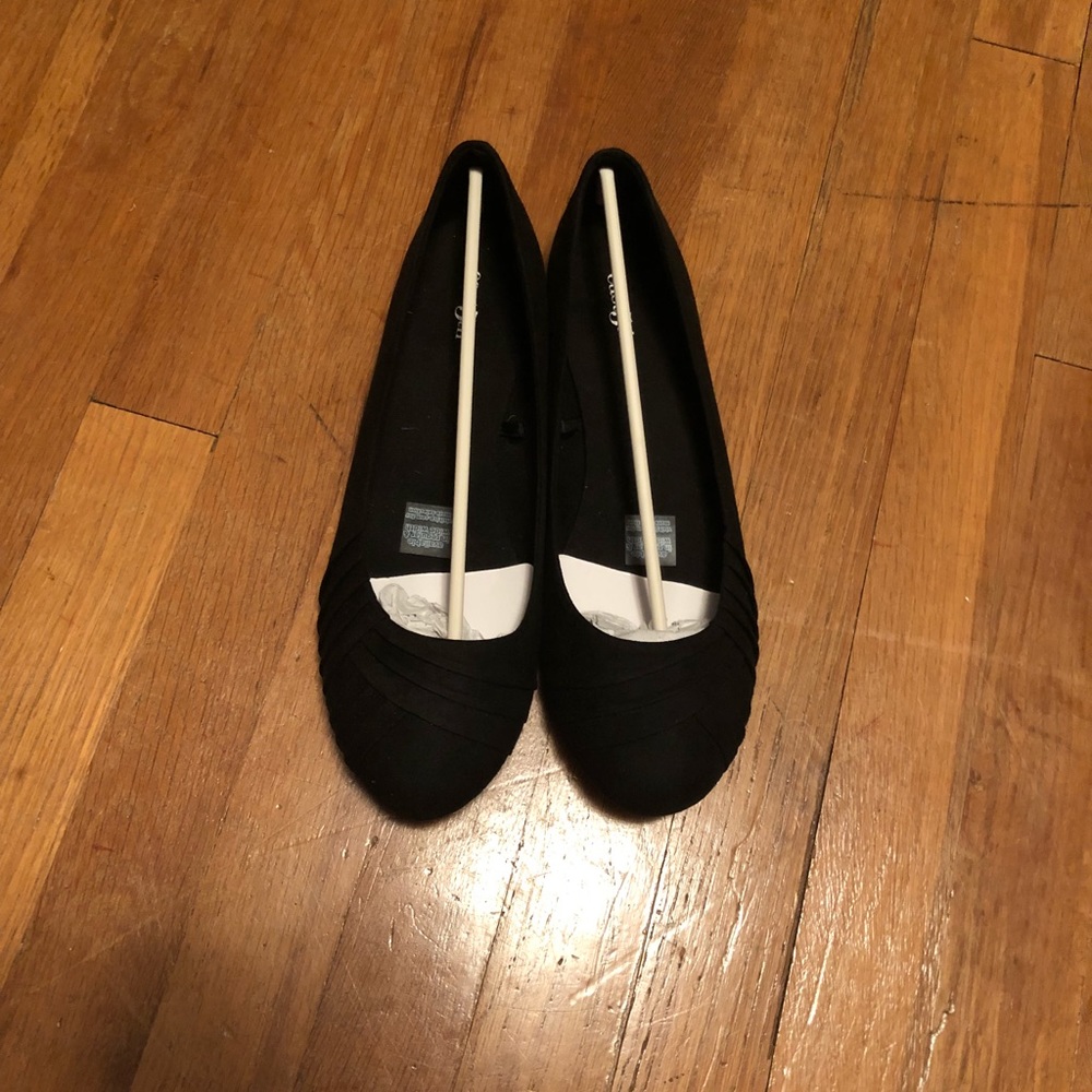 🔥🔥NEVER WORN🔥🔥 Black East 5th Flats!